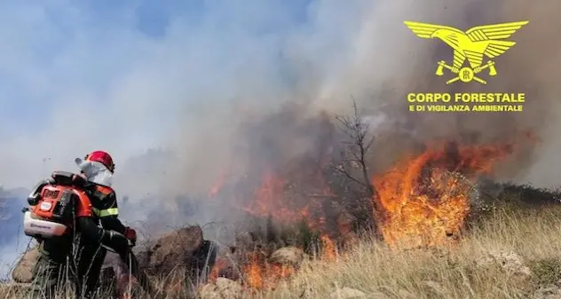 Allarme incendi: bonifiche in corso nel sud Sardegna