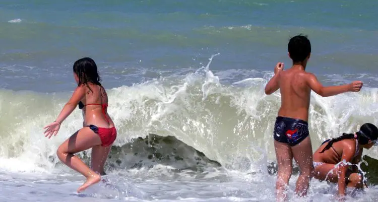 Piccole ferite in vacanza, occhio alle ‘fake’ che mettono a rischio la pelle
