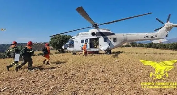 Incendi: fiamme a Solarussa e Sagama, intervengono i mezzi aerei