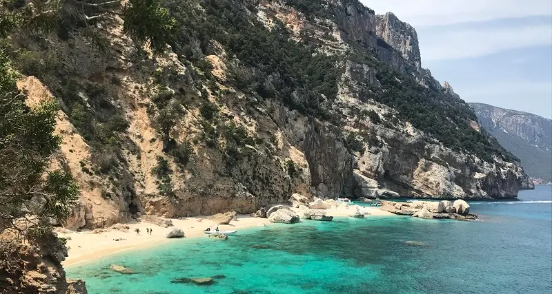 Cala Mariolu spacciata per Corfù in Grecia su Instagram: l'ira del sindaco di Baunei