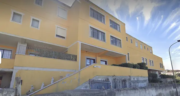Presunti maltrattamenti e morte sospetta, sei indagati e sigilli a una casa di riposo di Sorso