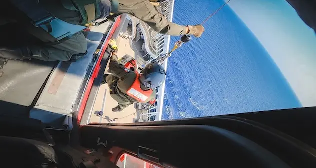Elicottero della Guardia Costiera di Cagliari soccorre bimbo di 7 mesi