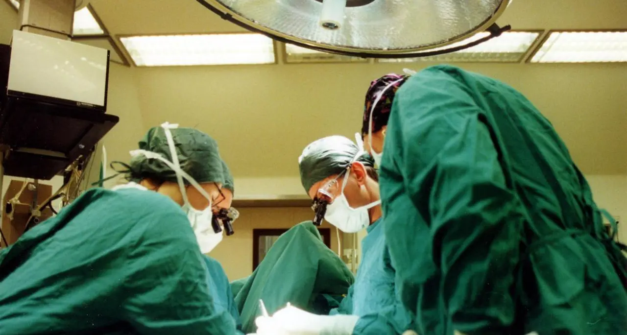 In Uk primo trapianto di utero tra due sorelle, operazione di 17 ore