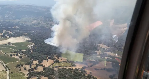 Riacceso il rogo di Sorgono, intervengono Canadair ed elicotteri
