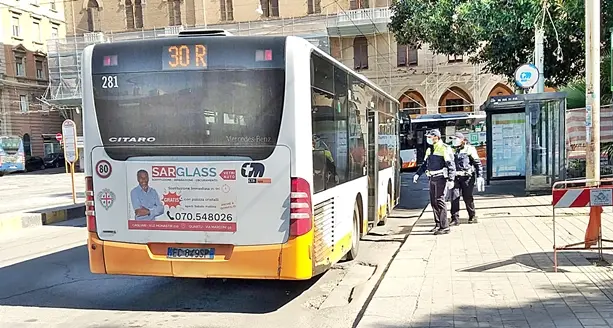 Coronavirus, i “furbetti” a bordo dei pullman del Ctm: la Polizia Municipale denuncia 7 passeggeri