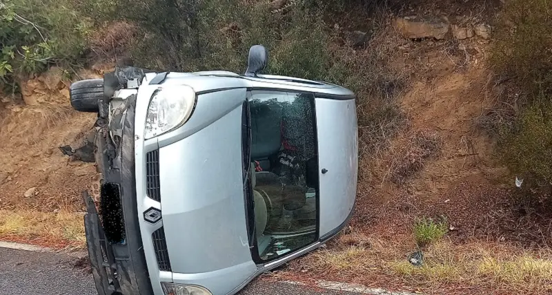 Incidente stradale in Gallura, auto si ribalta