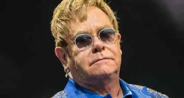 Elton John: notte in ospedale dopo la caduta nella sua casa in Francia