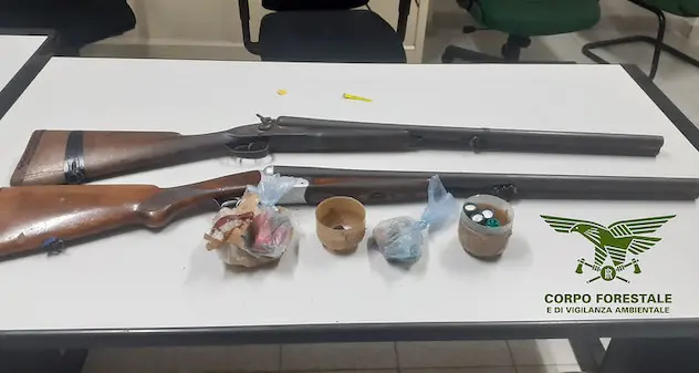Armi clandestine per attività di bracconaggio, 58enne finisce in carcere
