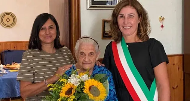 San Giovanni Suergiu. Tzia Annetta Pisanu ha festeggiato i 101 anni