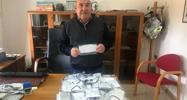 Perfugas dona mascherine agli abitanti di Laerru