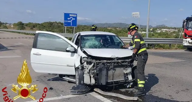 Olbia. Scontro tra auto sulla rotatoria dell’aeroporto