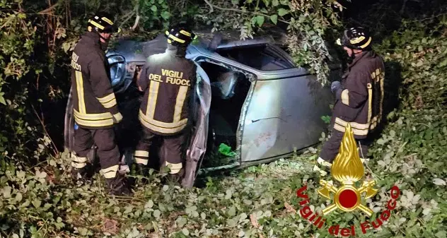 Rimane incastrata in auto dopo incidente ad Osilo: soccorsa dai Vigili del Fuoco