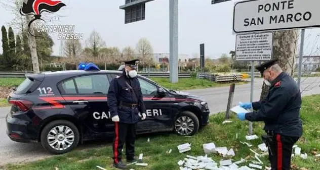 Coronavirus. 400 tamponi nasali buttati per strada