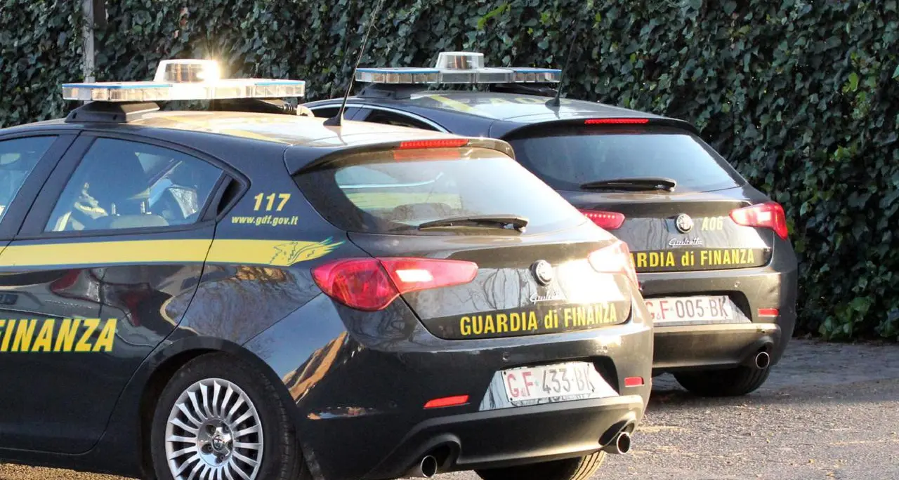 Cosmetici con sostanze cancerogene: maxi sequestro della Guardia di Finanza