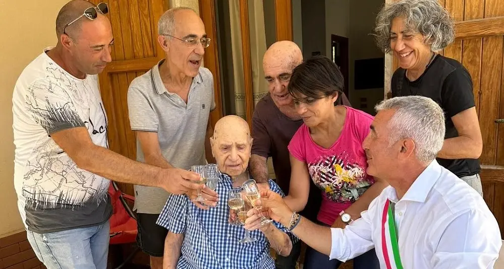 Alghero in festa per i 101 anni del signor Francesco Piras