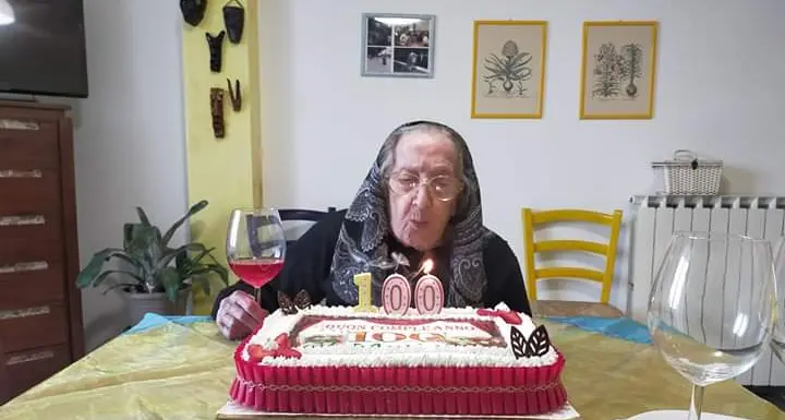 Osilo festeggia i cento anni di zia Maria Nonna