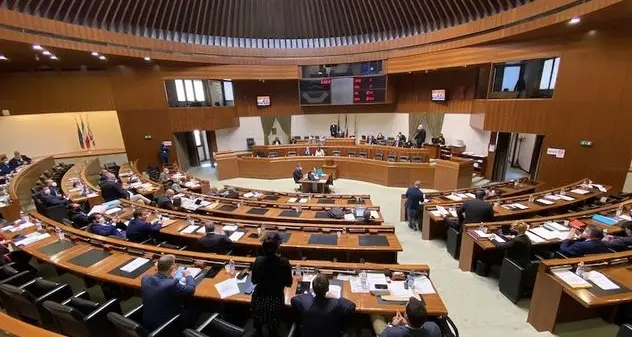 Il Consiglio regionale rallenta gli enti locali, maggioranza divisa sulle concessioni demaniali
