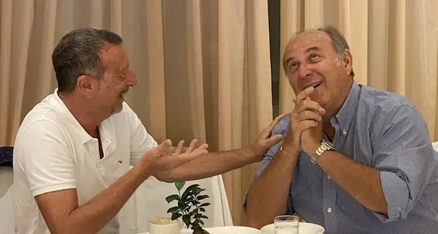 Gerry Scotti coconduttore di Sanremo 2024? Amadeus posta foto e web impazzisce