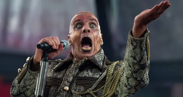 Coronavirus. Till Lindemann dei Rammstein ha trascorso una notte in terapia intensiva ma il test è negativo