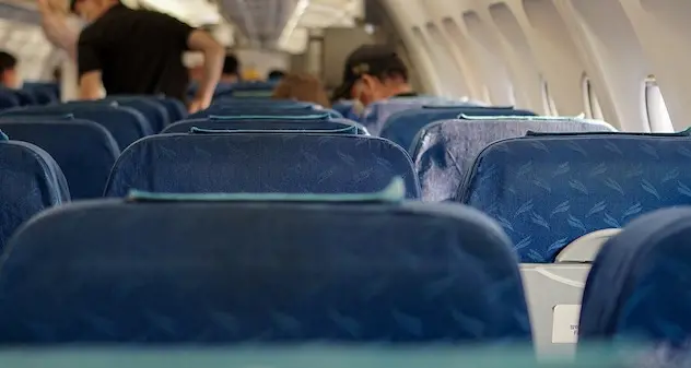 Attacco di diarrea in volo, aereo costretto a rientrare