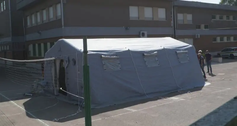 Cagliari, la scuola in via Stoccolma resta chiusa: per montare le tende serve più tempo