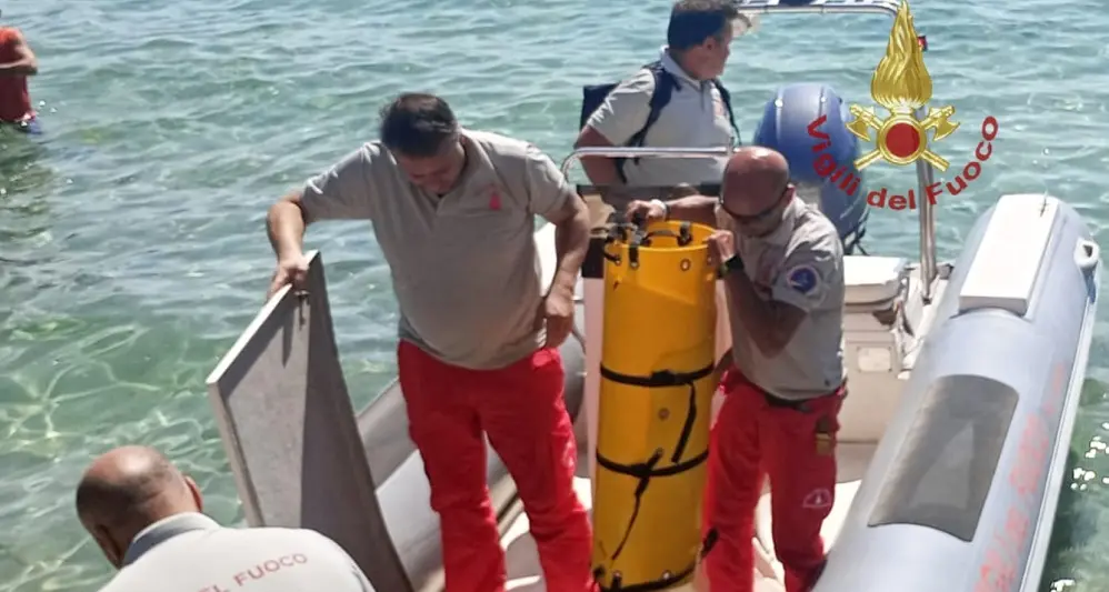 Donna cade tra gli scogli a Calamosca: soccorsa dai Vigili del fuoco