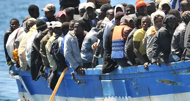 Migranti, altri sbarchi a Lampedusa: arrivate nella notte oltre 200 persone