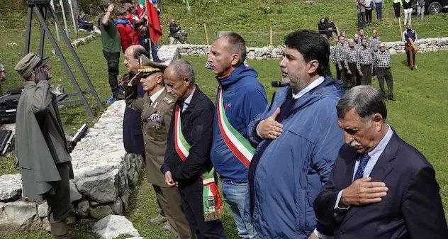 Brigata Sassari, il presidente Solinas onora i caduti al cimitero di Casara Zebio