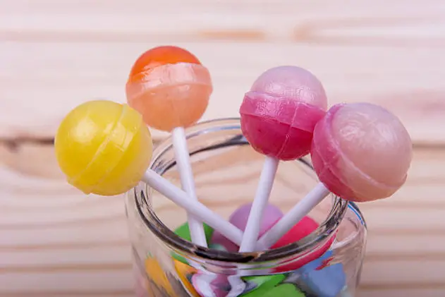 Lolopops in jar on wooden table