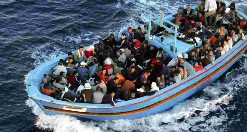 Lampedusa, quasi 2mila migranti all'hotspot. Attesa la visita di Meloni e Von Der Leyen