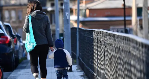 Coronavirus. Arrivano nuove regole: sì alla passeggiata con bimbi e anziani, no al jogging