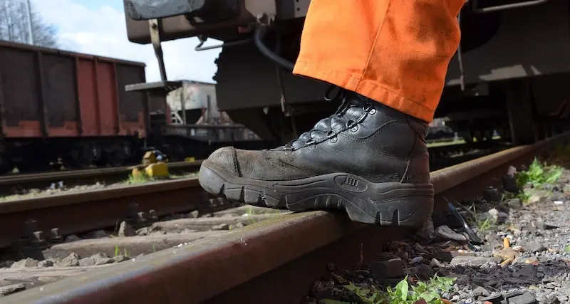 Le scarpe antinfortunistiche: classificazione e tipologie di protezione