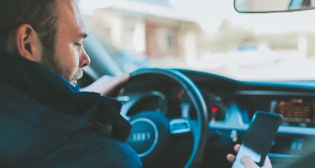 Maxi multa per cellulare al volante: la stretta può valere 50 milioni