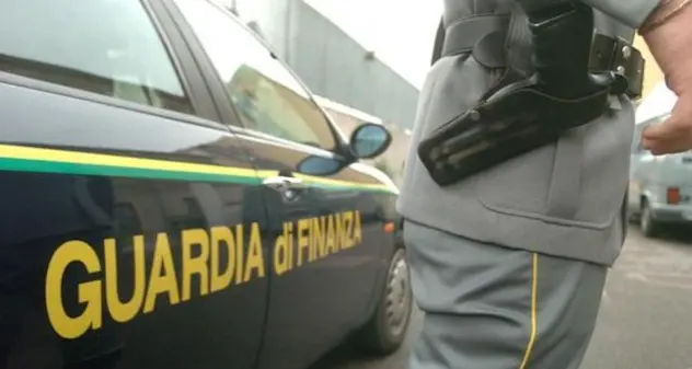 Frode fiscale nella commercializzazione di metalli preziosi: 5 arresti