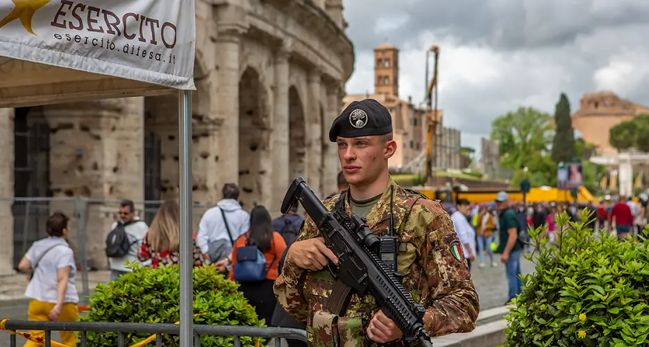 Col raddoppio dei Cpr 2mila militari in più per Strade sicure