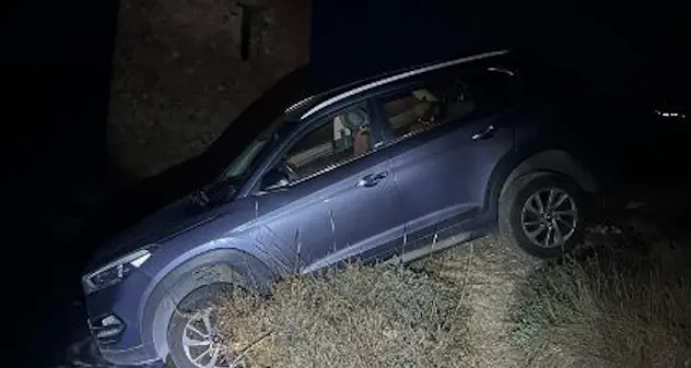 Porto Torres, tenta il suicidio gettandosi in mare con l’auto: salvata dai Carabinieri
