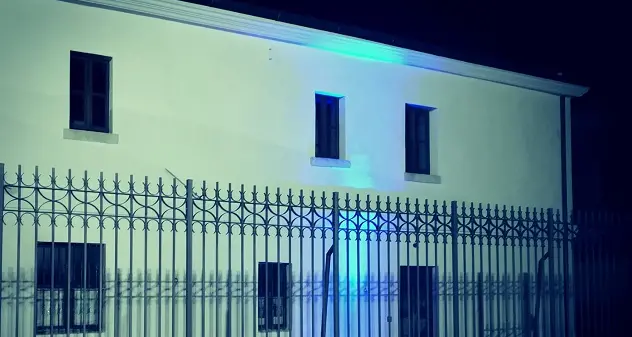 Giornata mondiale dell’autismo. Il convento di Ploaghe illuminato di blu