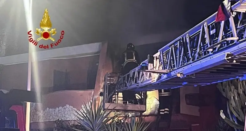 Flumini di Quartu, incendio in un'abitazione: fiamme distruggono la zona notte
