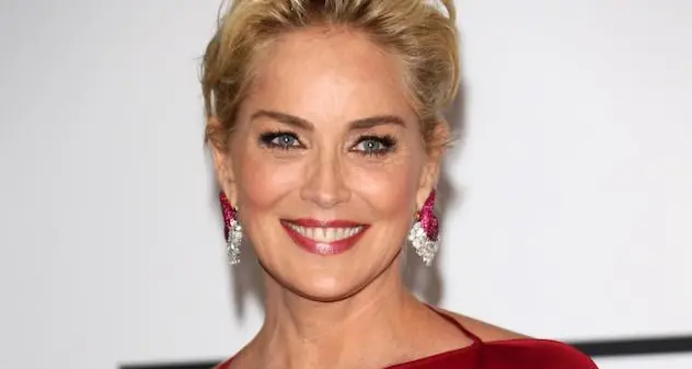 Coronavirus. Sharon Stone agli operatori della Croce rossa italiana: “Siete degli angeli, orgogliosa di voi”