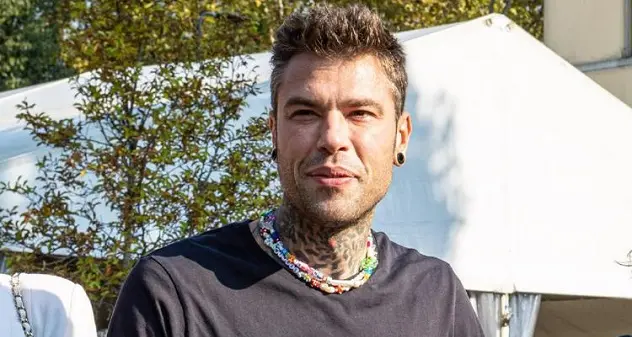 Fedez ancora ricoverato, nuovo sanguinamento: come sta