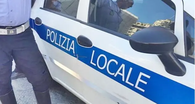 Rubano 18 bottiglie di superalcolici: coppia arrestata a Sassari