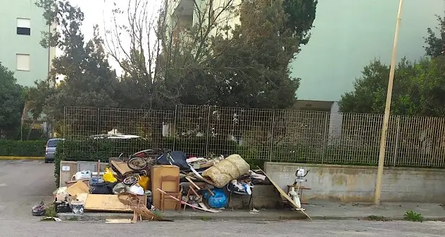 Discarica abusiva in via Liguria, individuati i responsabili