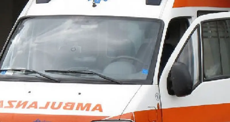 Ha un malore mentre nuota, surfista salva 70enne a Narbolia