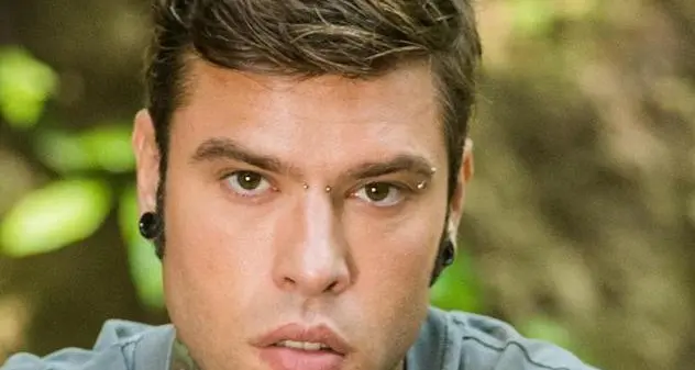 Fedez dimesso dall’ospedale. “Ho perso metà del mio sangue”