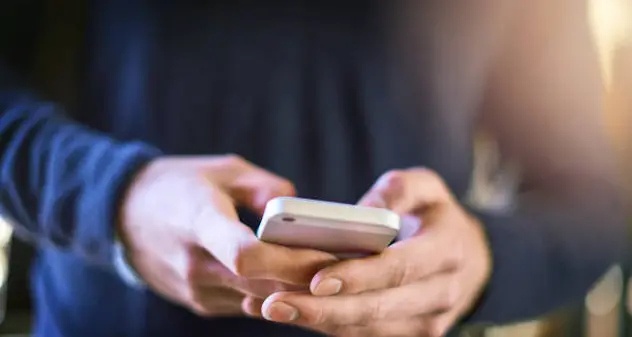 L’inquietante sms: “Se muoio è stata mia moglie”, ma i giudici assolvono la donna