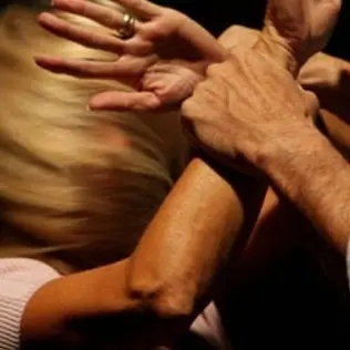 Violenza sulle donne. Deiana (M5S): “Non bisogna abbassare la guardia”