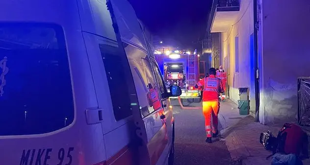 Incendio in casa a Macomer, morta in ospedale la 77enne ustionata