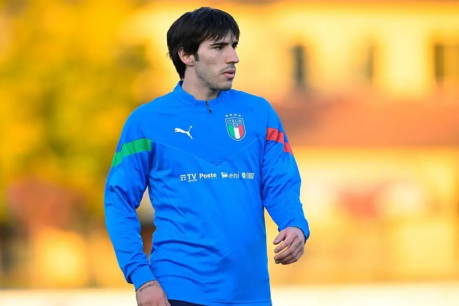 FLORENCE, ITALY - NOVEMBER 14: Sandro Tonali of Italy looks on during the training session at Centro Tecnico Federale di Coverciano on November 14, 2022 in Florence, Italy. (Photo by Mattia Ozbot/Getty Images)