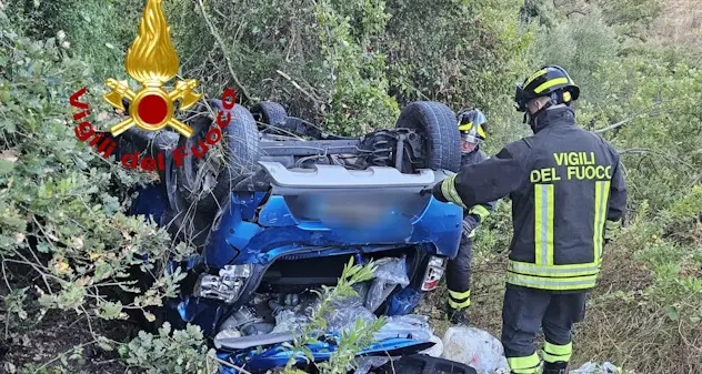 Volo di 30 metri nella scarpata: automobilista ferito a Osilo