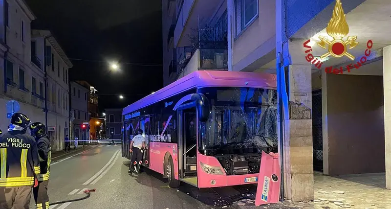 Secondo incidente a Mestre, imposto lo stop ai bus elettrici